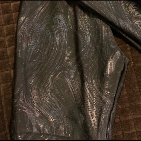 SOLD🔥Emily Hsu black laquer holographic leggings - Picture 3 of 5